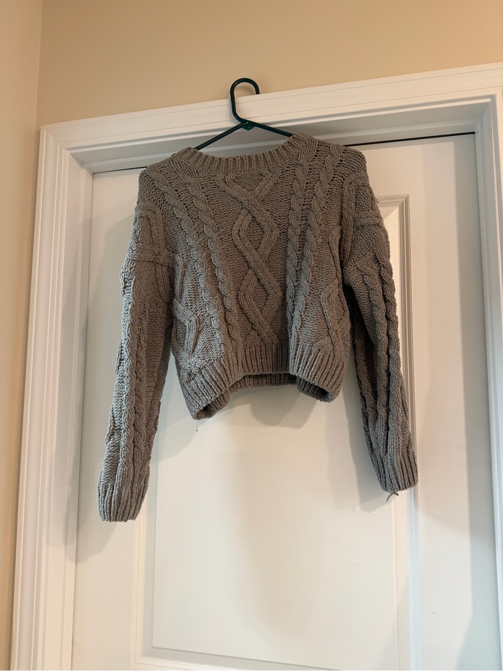 Cable Knit Cropped Crewneck Sweater - Grey